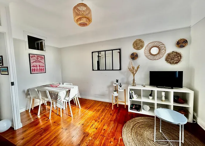 Plein Centre, Lumineux Et Spacieux Appartement *